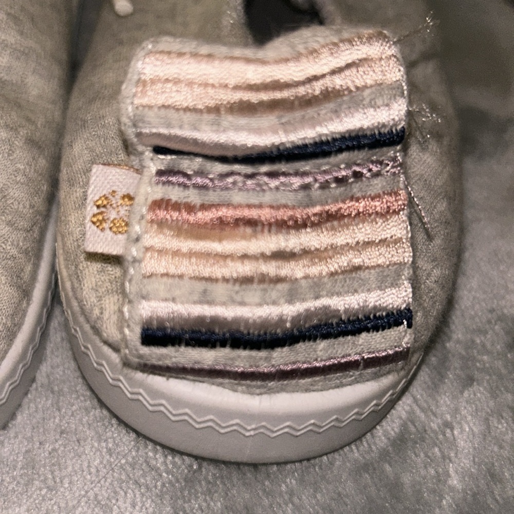 Tommy Bahama White & Gray Memory Foam Sneakers - Picture 4 of 7